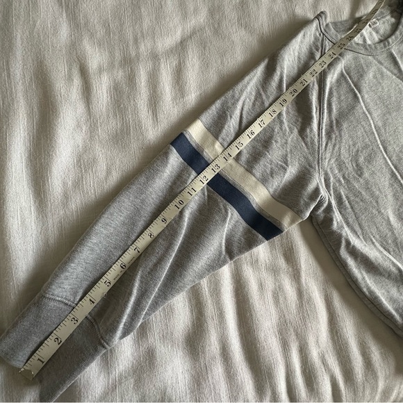 Gap Pullover Sweatshirt Womens M Cursive Logo Crewneck Striped Sleeve Y2K Retro - Picture 6 of 10